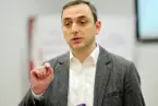 ადამიანი ღარიბად ითვლება, თუ დღეში 6.85 დოლარზე ნაკლები აქვს შემოსავალი. საქართველოში ამ ზღვარს ქვემოთ ცხოვრობს მოსახლეობის ნახევარზე მეტი. ევროკავშირში – 1%-ზე ნაკლები